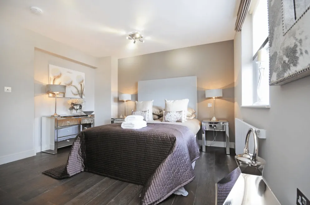 Flat Boydell Court in Greater London