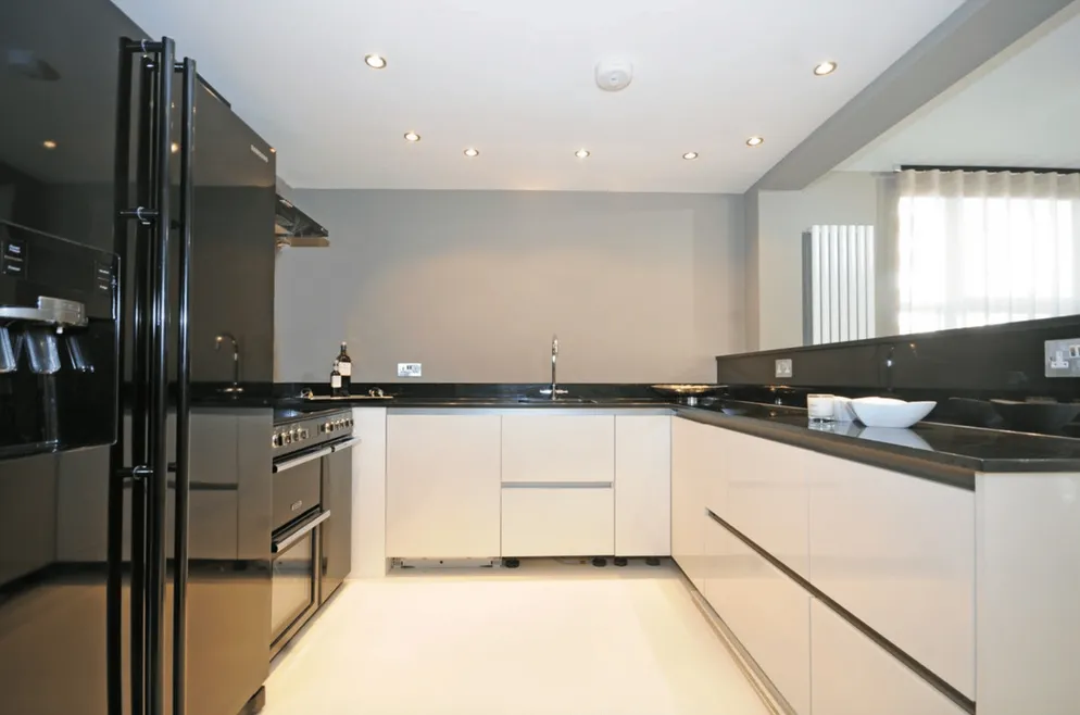 Flat Boydell Court in Greater London