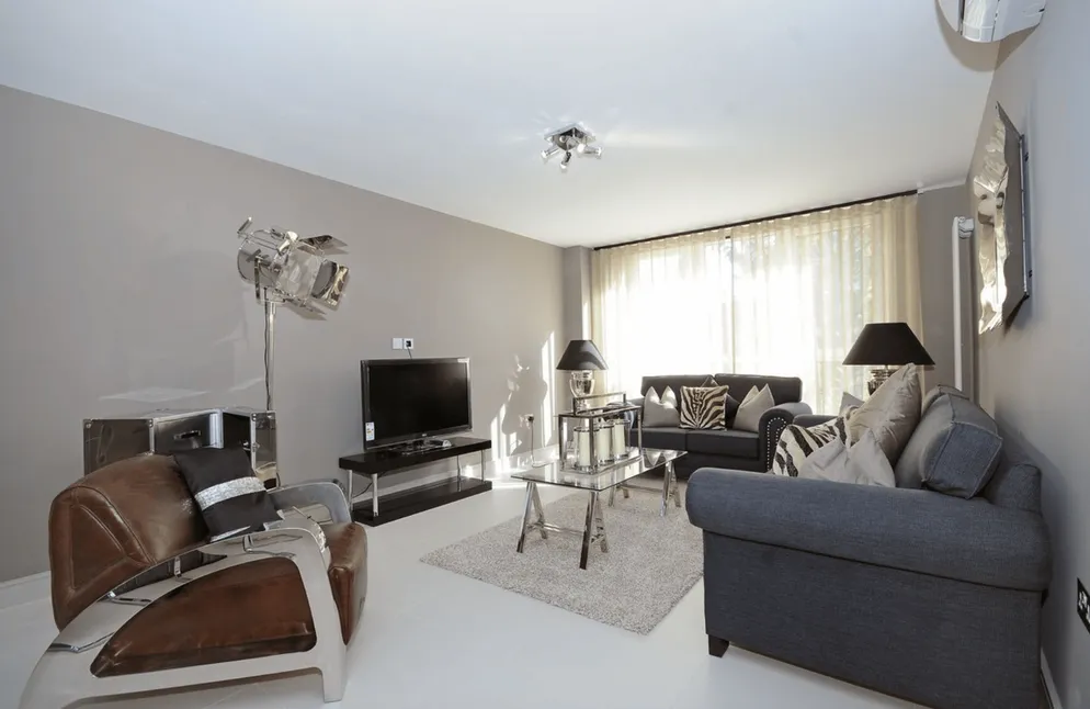 Flat Boydell Court in Greater London
