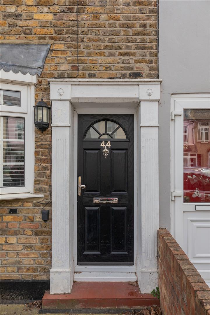 House Goldsmith Road in Greater London