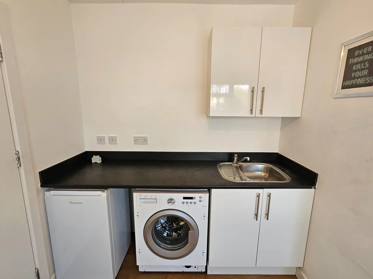 Flat Uvedale Close in Greater London