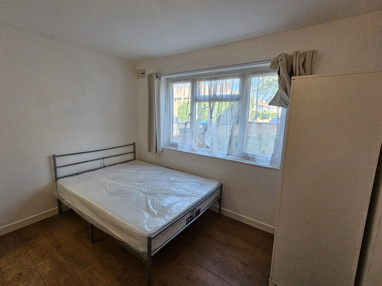 Flat Uvedale Close in Greater London