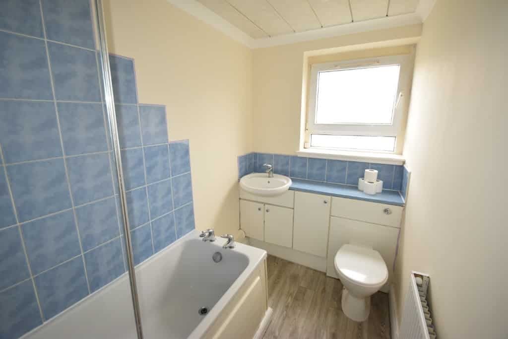 Flat Bailiehill Place in Kilmarnock