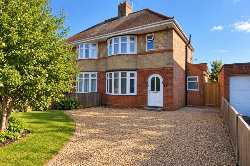 House Robert Avenue in Peterborough