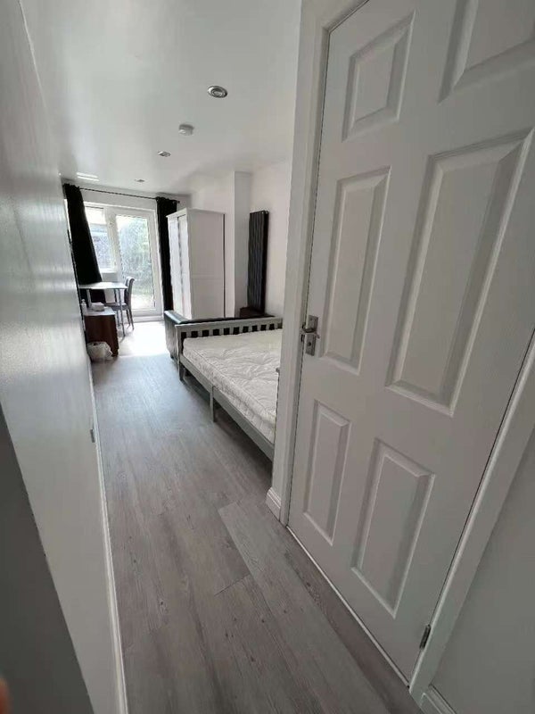 Room Swedenborg Gardens in Greater London