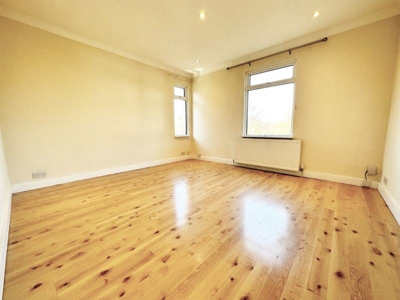 Flat Eastworth Road in Borough of Runnymede