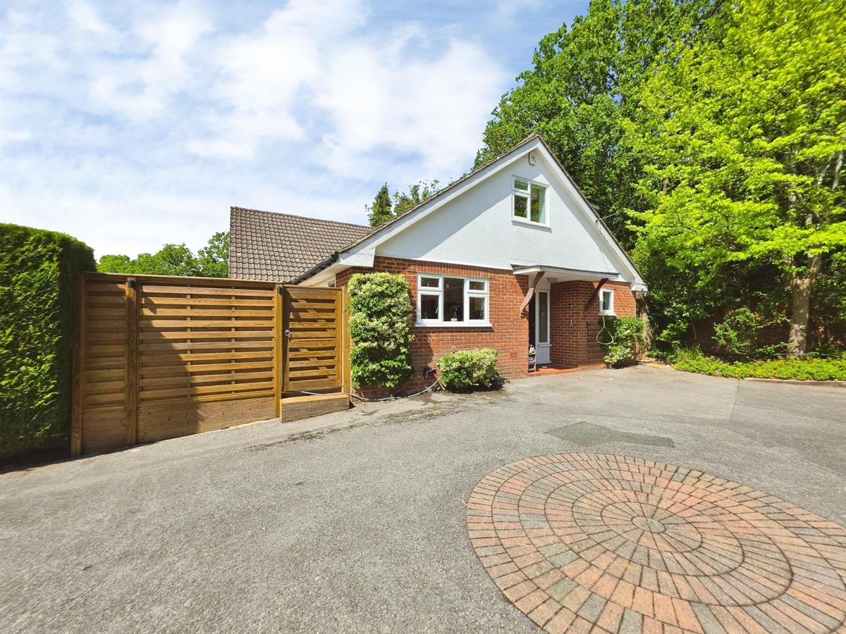 House Middle Bourne Lane in Waverley