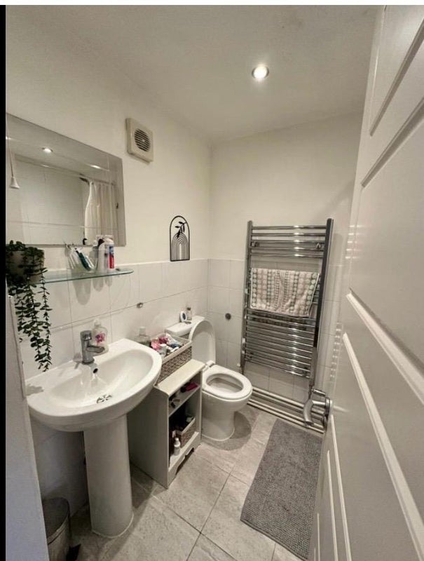 Room Loats Road in Greater London