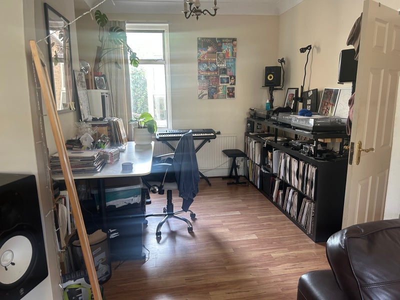 Room Avondale Rise in Greater London