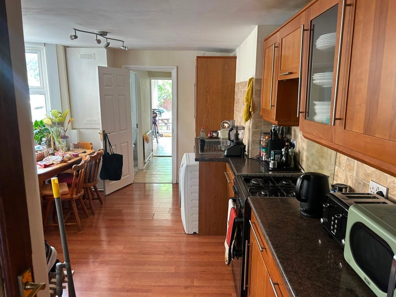 Room Avondale Rise in Greater London