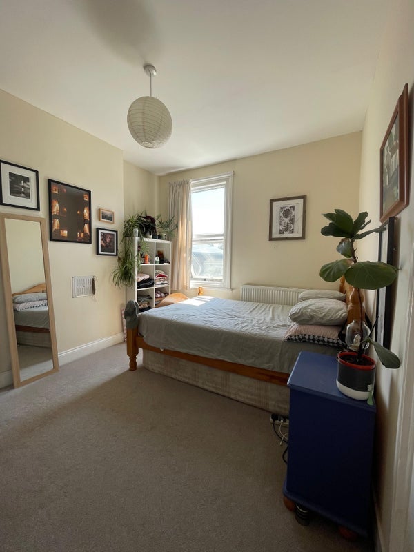 Room Avondale Rise in Greater London