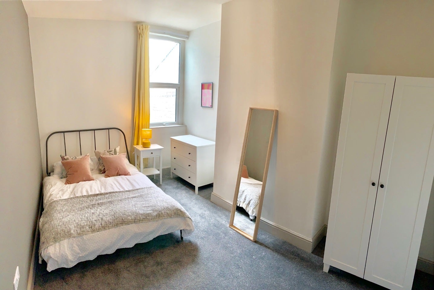 Room Wadham Road in Portsmouth