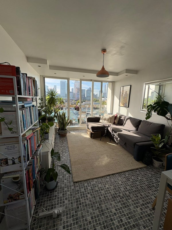 Room Giraud Street in Greater London