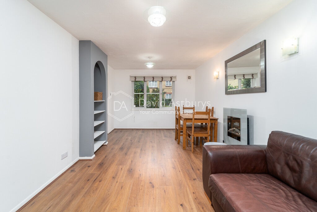 Flat Heddington Grove in Greater London