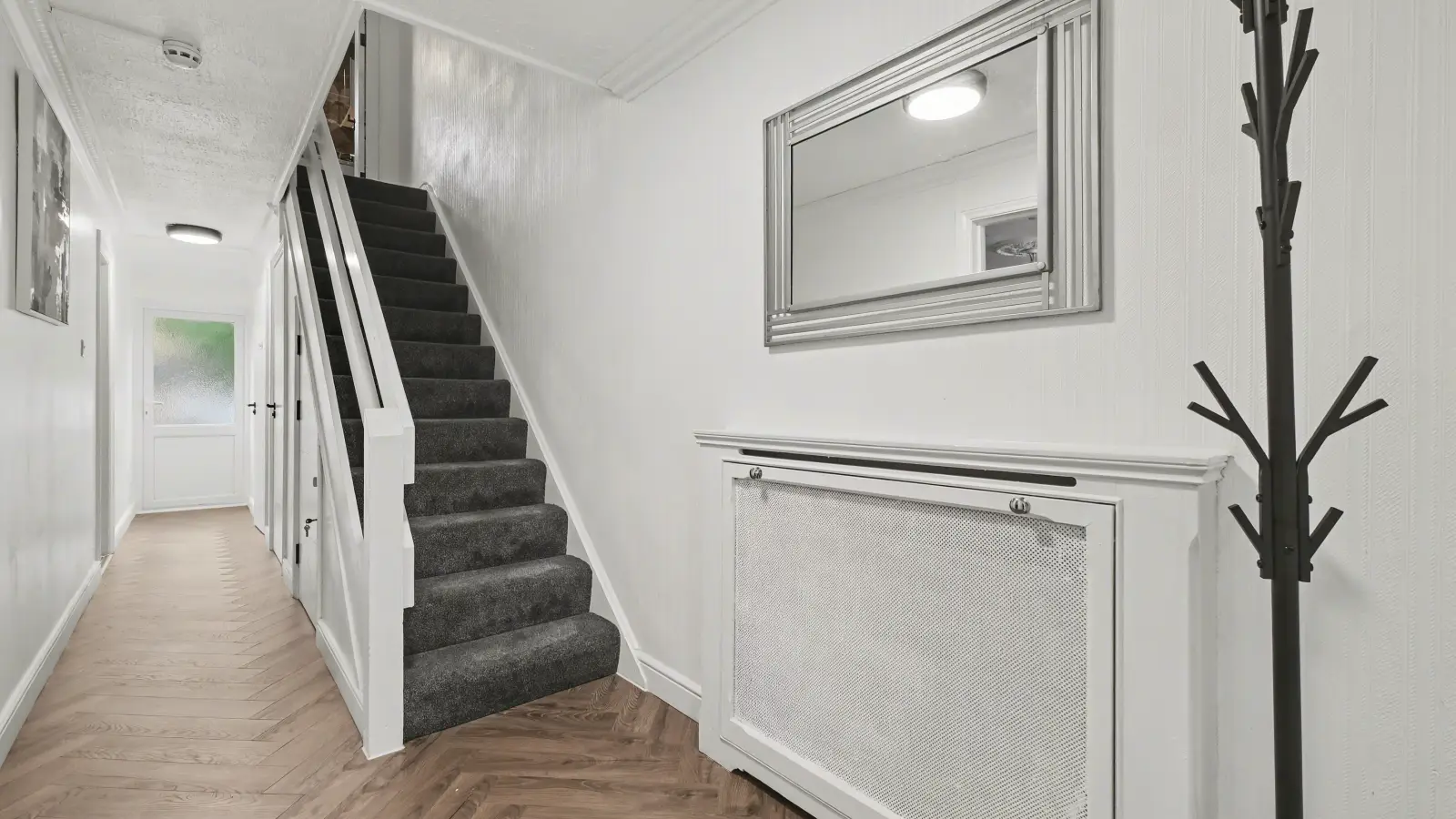 Flat Latymer Road in Greater London