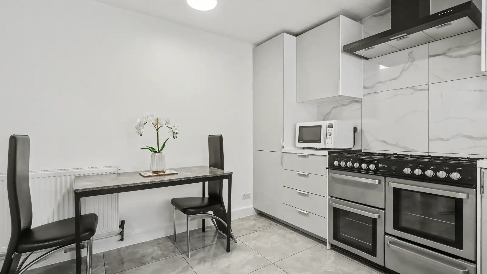 Flat Latymer Road in Greater London