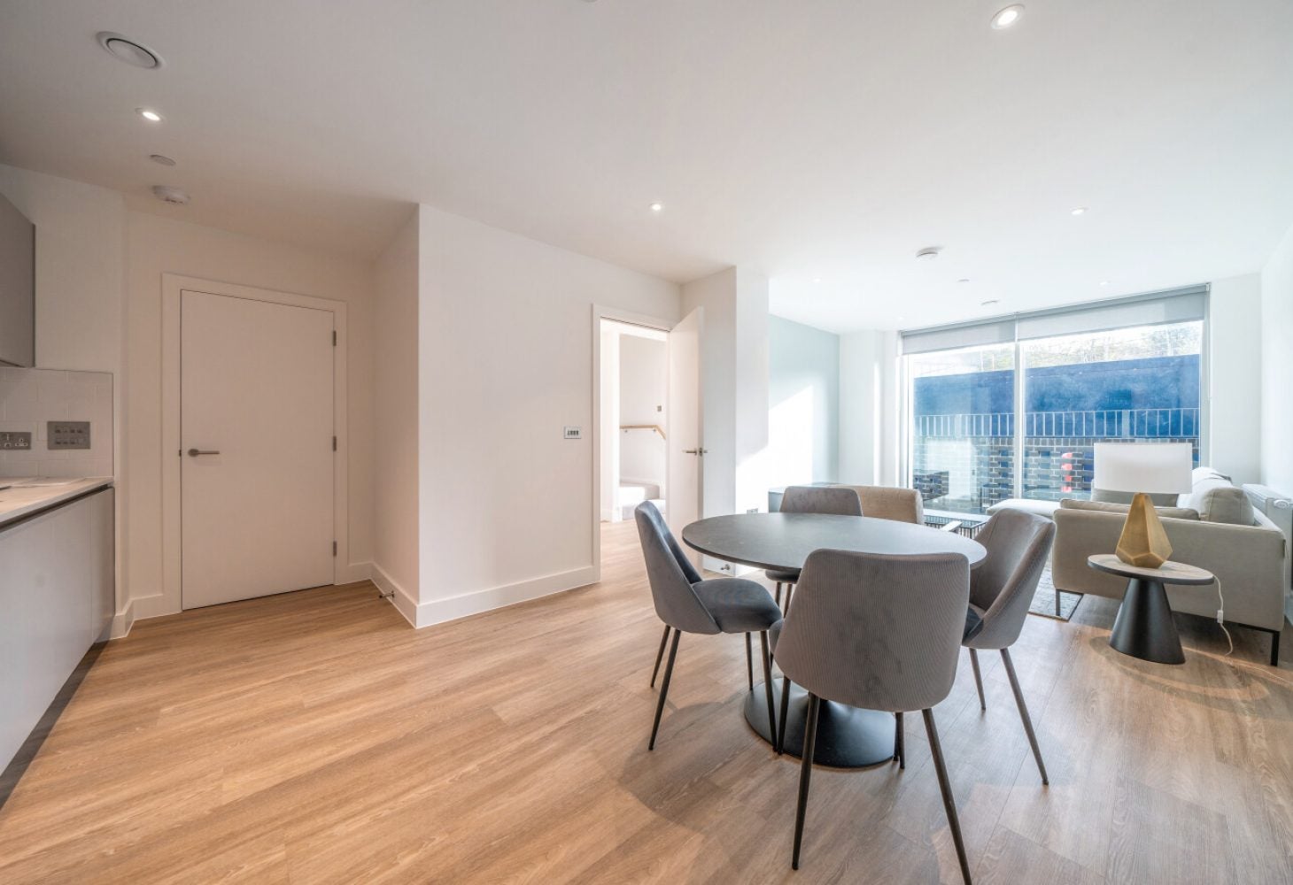 Flat Glenside Grove in Greater London