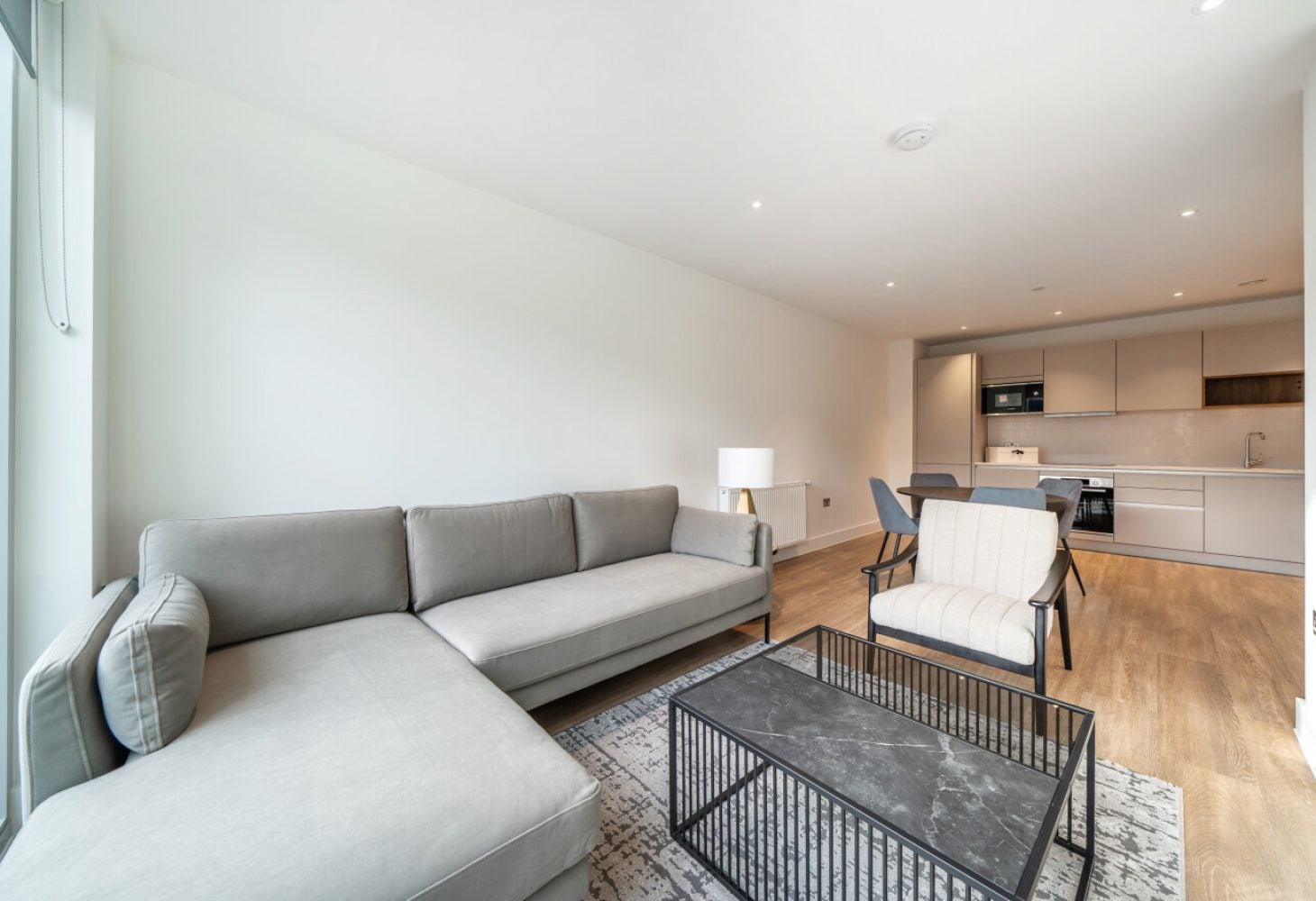 Flat Glenside Grove in Greater London