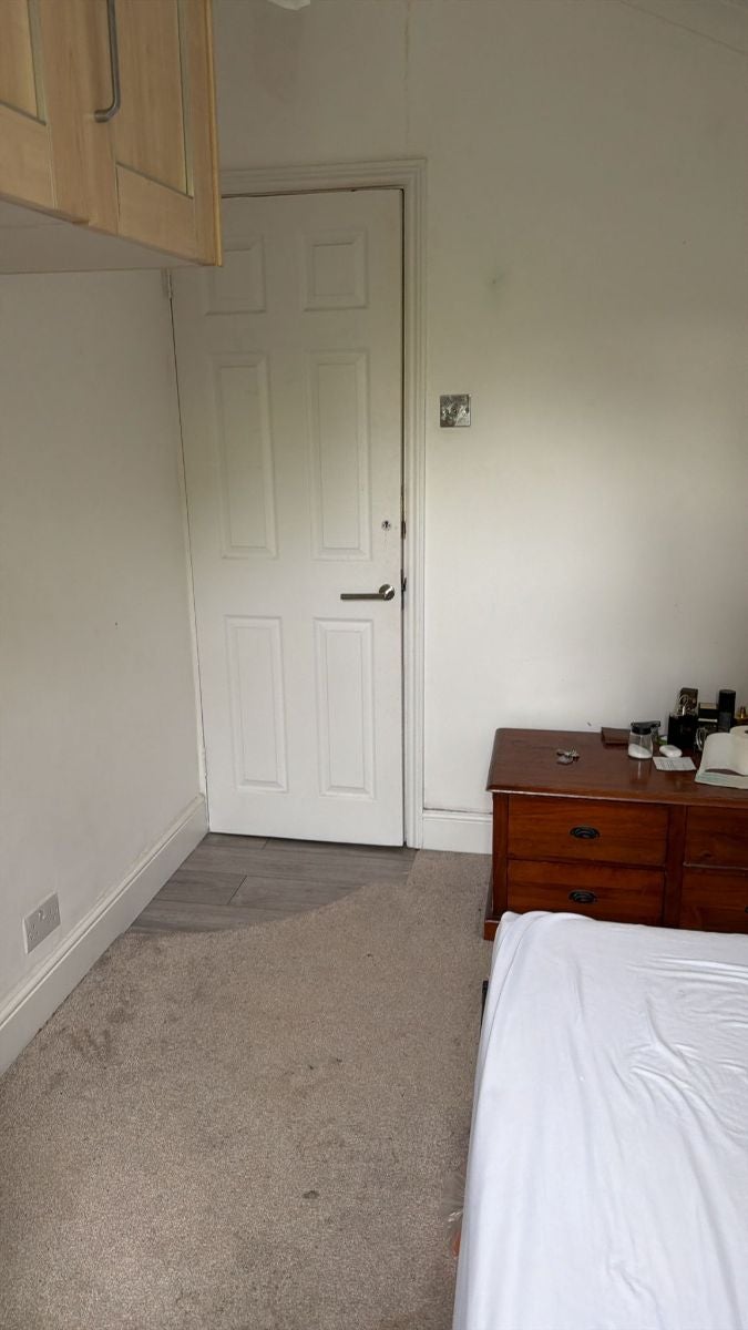 Room Sunny Gardens Road in Greater London