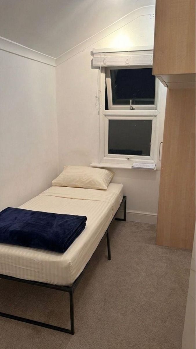Room Sunny Gardens Road in Greater London