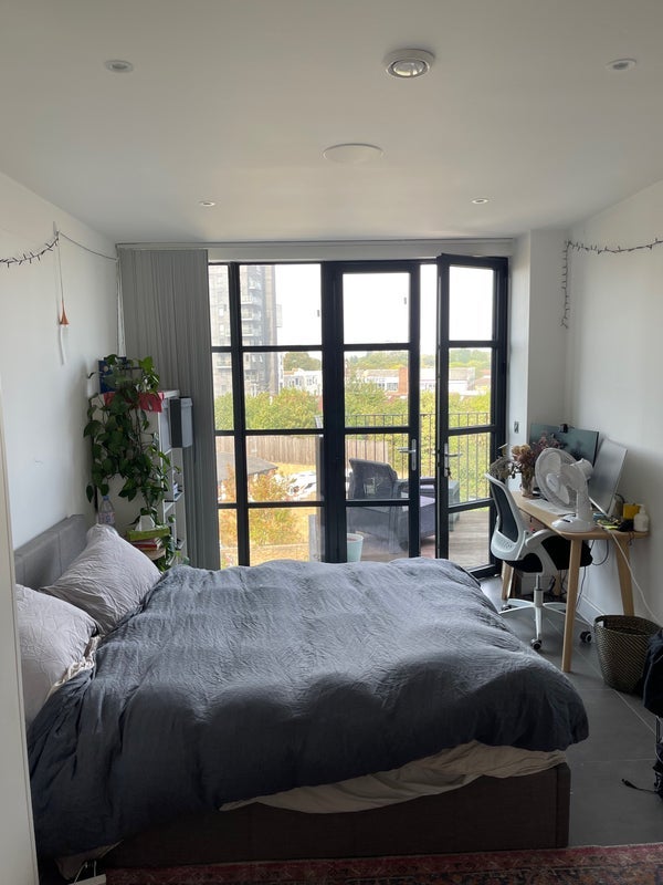 Room White Post Lane in Greater London
