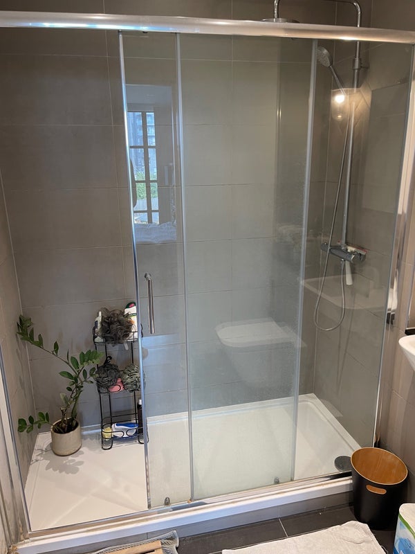 Room White Post Lane in Greater London