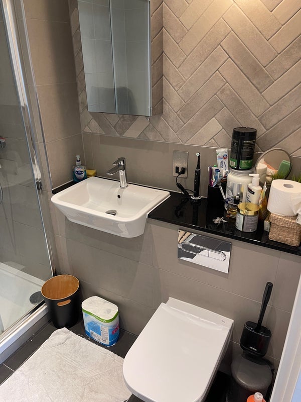 Room White Post Lane in Greater London