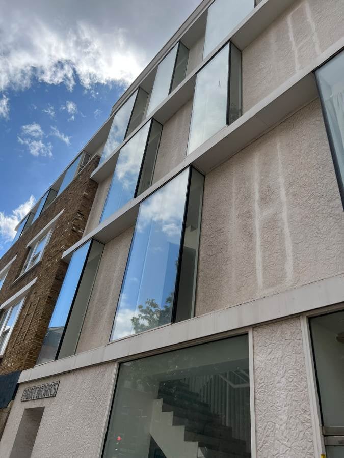 Flat Kingsland Road in Greater London