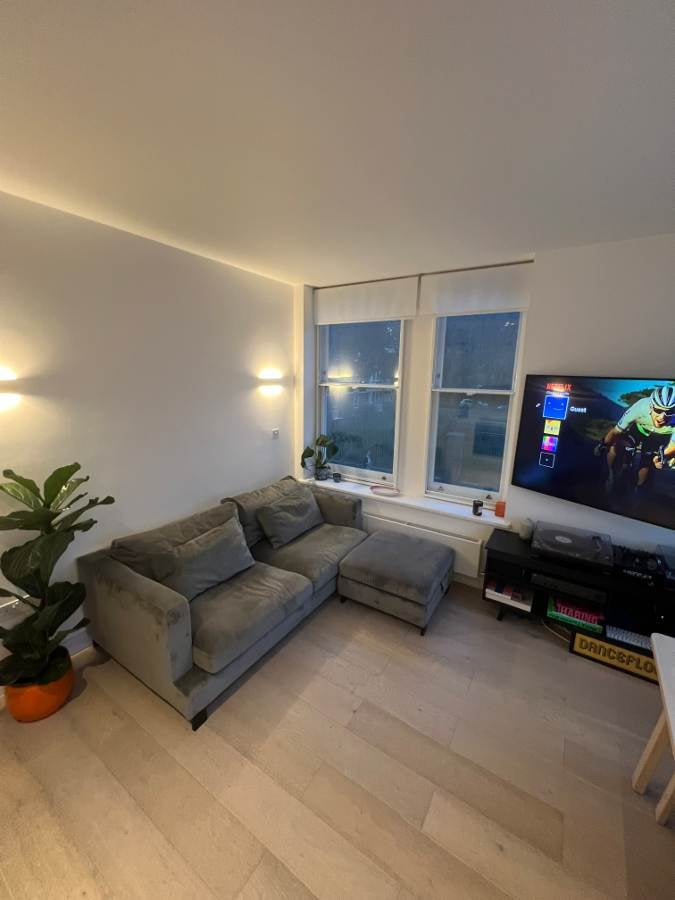 Flat Kingsland Road in Greater London