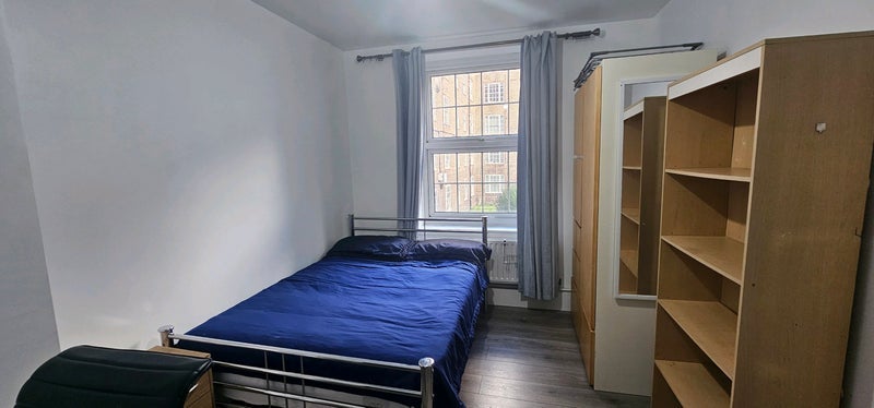 Room Greenham Close in Greater London
