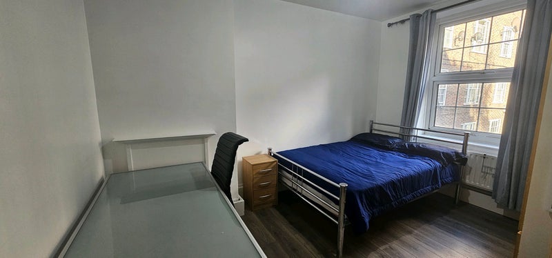 Room Greenham Close in Greater London