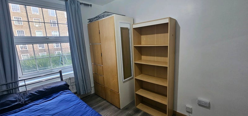 Room Greenham Close in Greater London