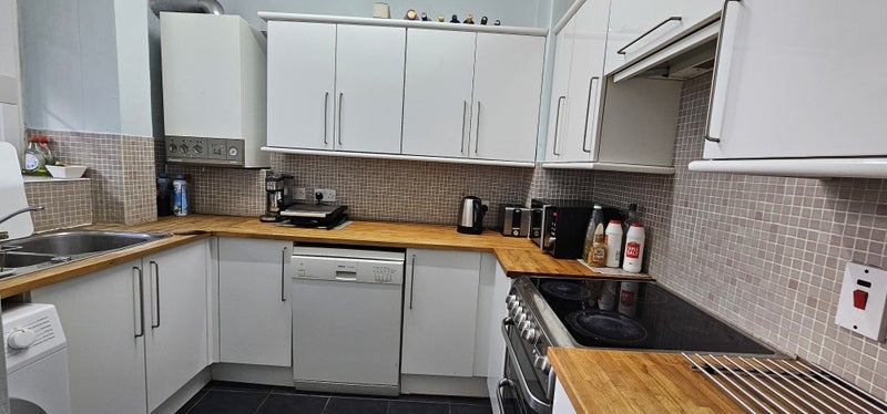 Room Greenham Close in Greater London
