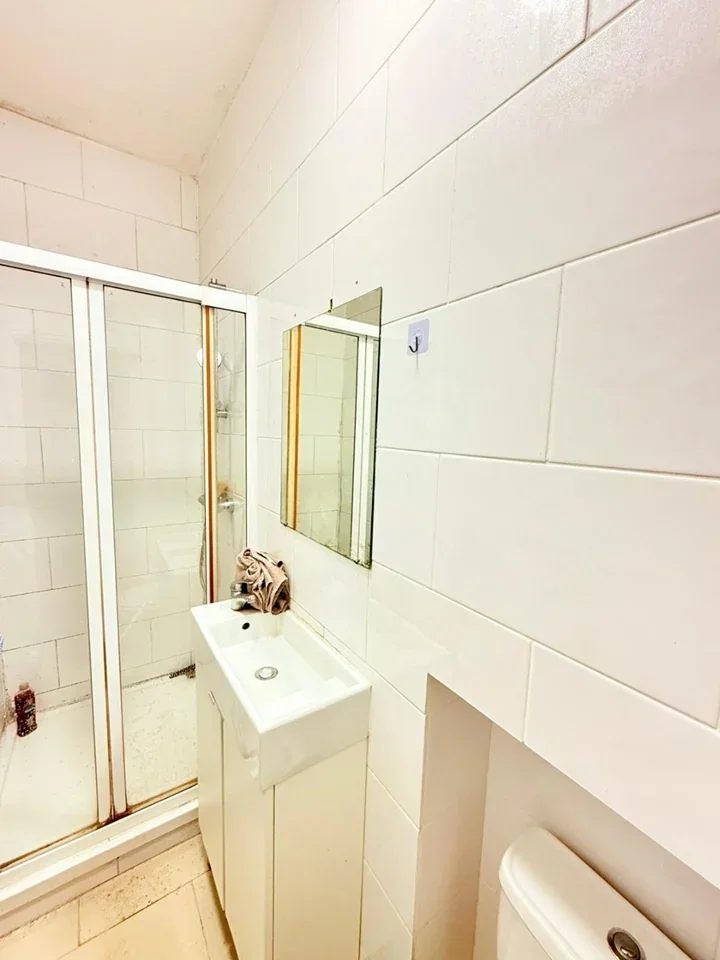 Flat Belmont Road in Greater London