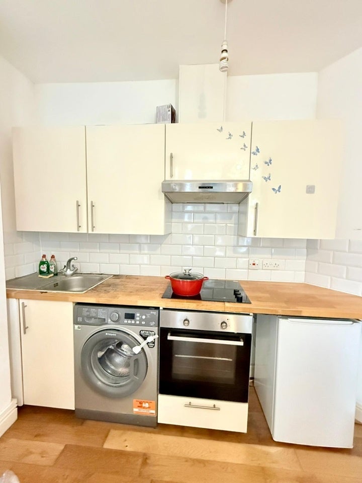 Flat Belmont Road in Greater London