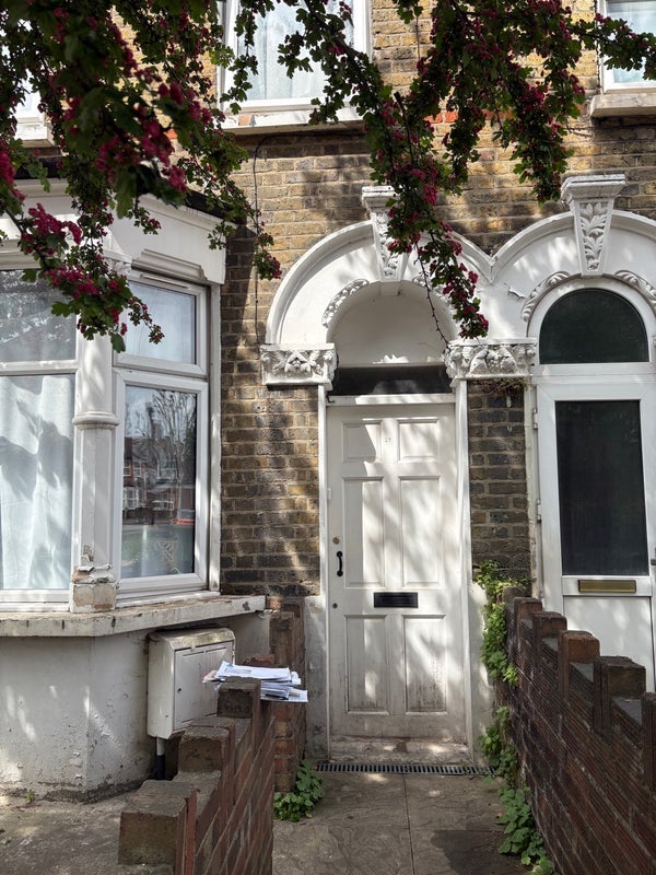 Room Coronation Road in Greater London