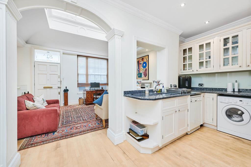 Flat South Eaton Place in City of Westminster