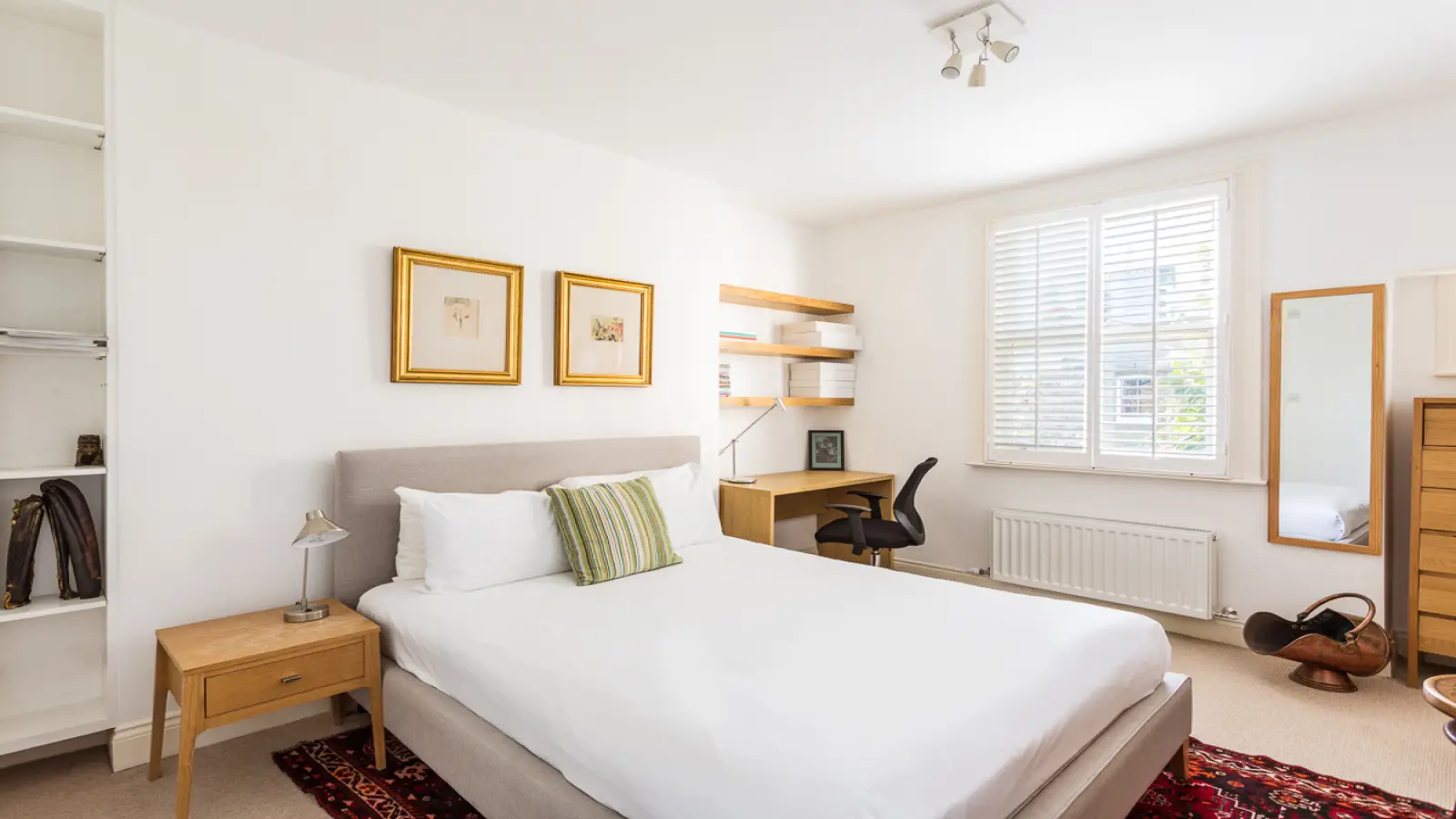 Flat Balliol Road in Greater London