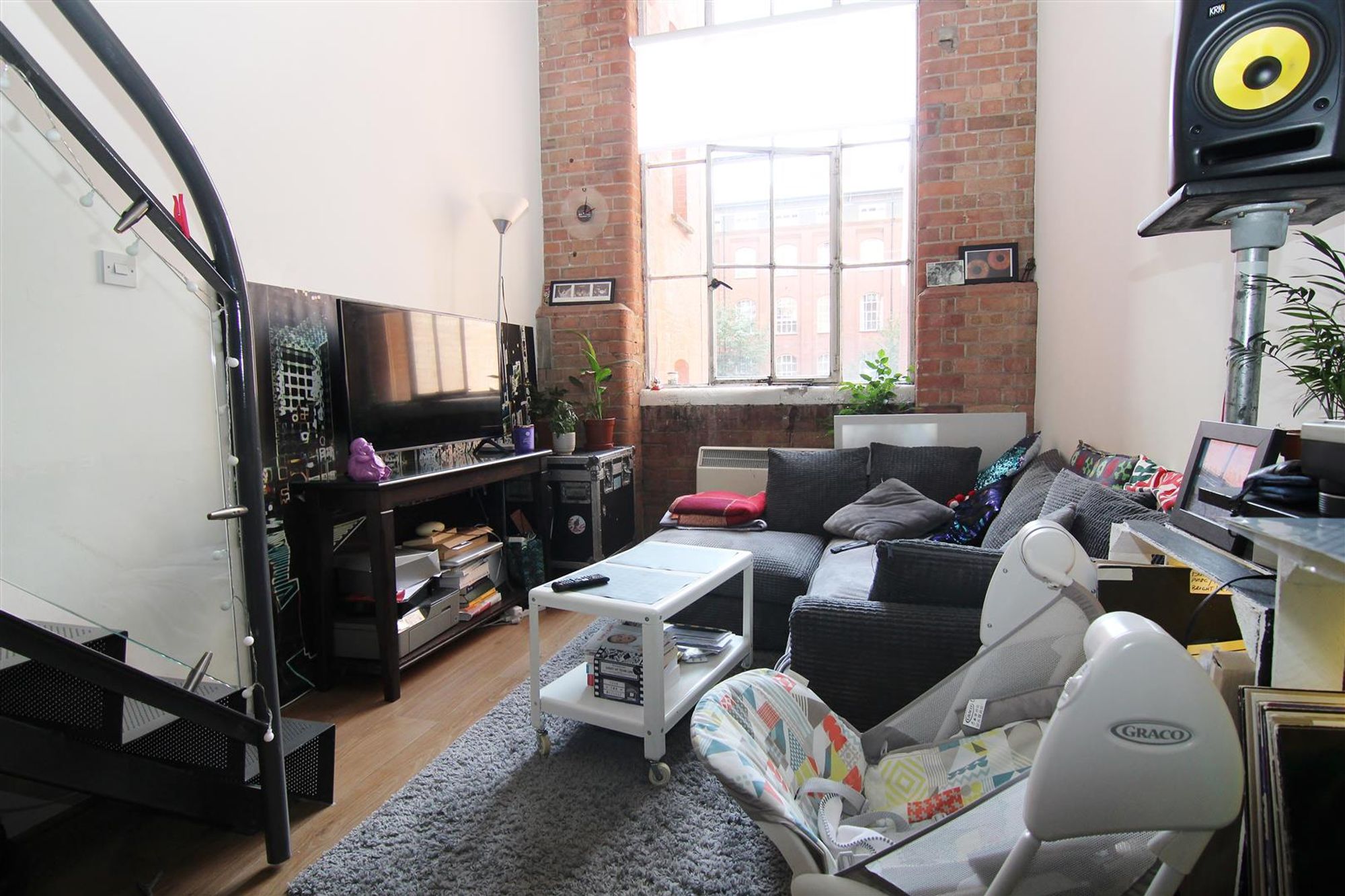 Flat Fairfield Road in Greater London