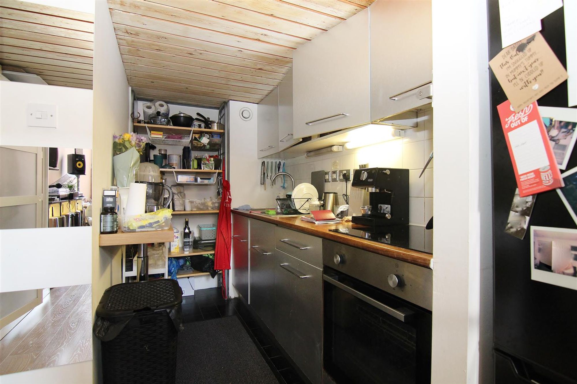 Flat Fairfield Road in Greater London