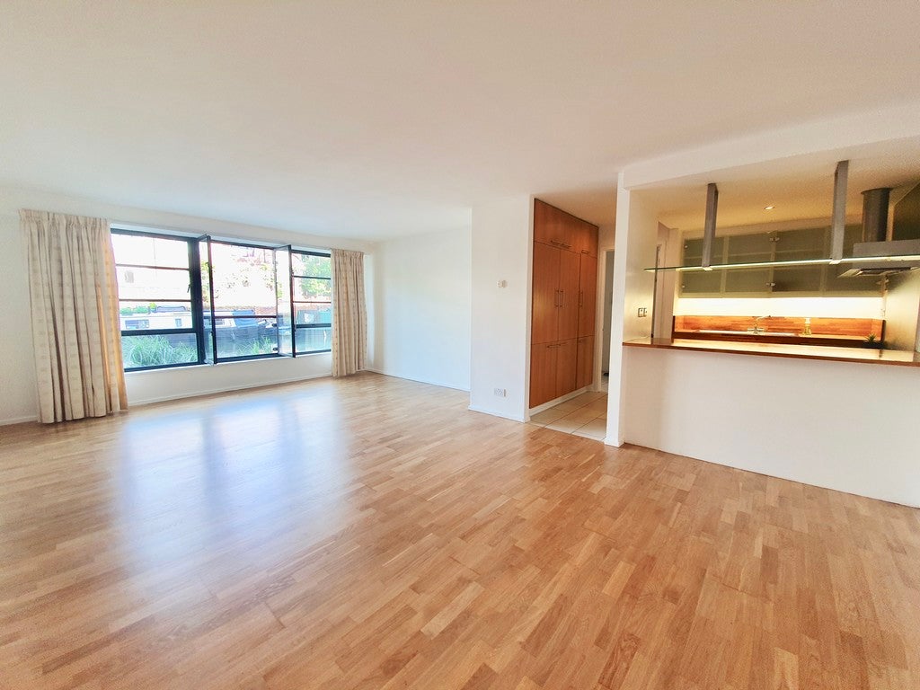 Flat New Wharf Road in Greater London