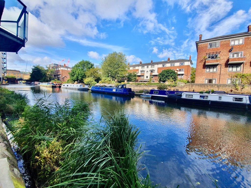 Flat New Wharf Road in Greater London