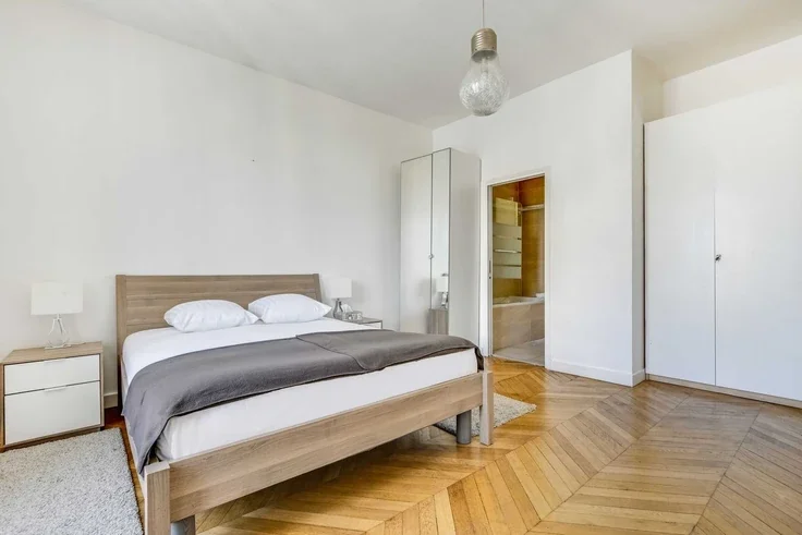 Flat Rue de Ponthieu in Paris