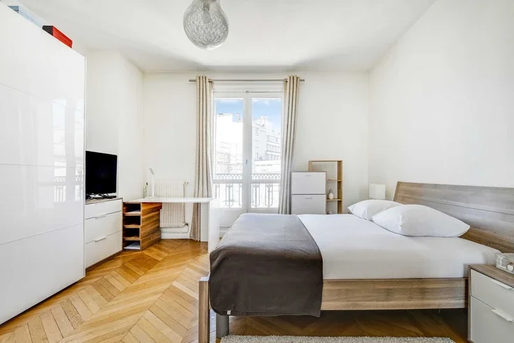 Flat Rue de Ponthieu in Paris
