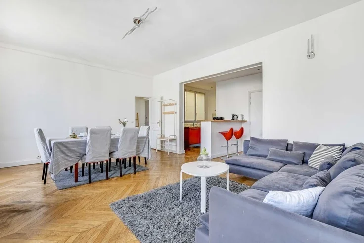Flat Rue de Ponthieu in Paris