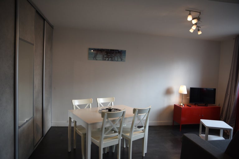 Flat Rue Francis de Pressensé in Villeurbanne