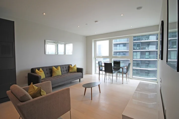 Flat Layard Street in Greater London