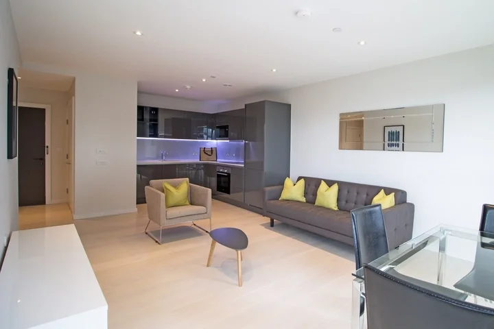 Flat Layard Street in Greater London