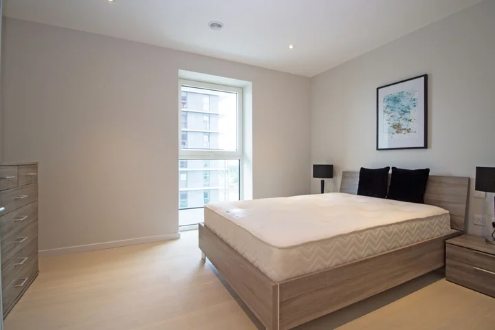 Flat Layard Street in Greater London
