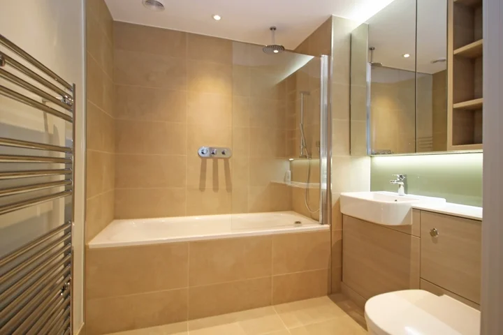 Flat Layard Street in Greater London